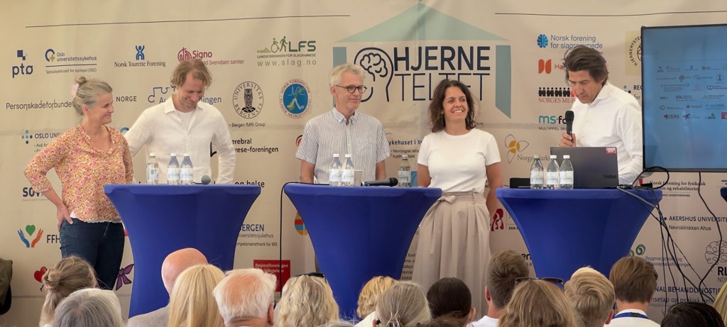 fem personer i hjerneteltet under arendalsuka