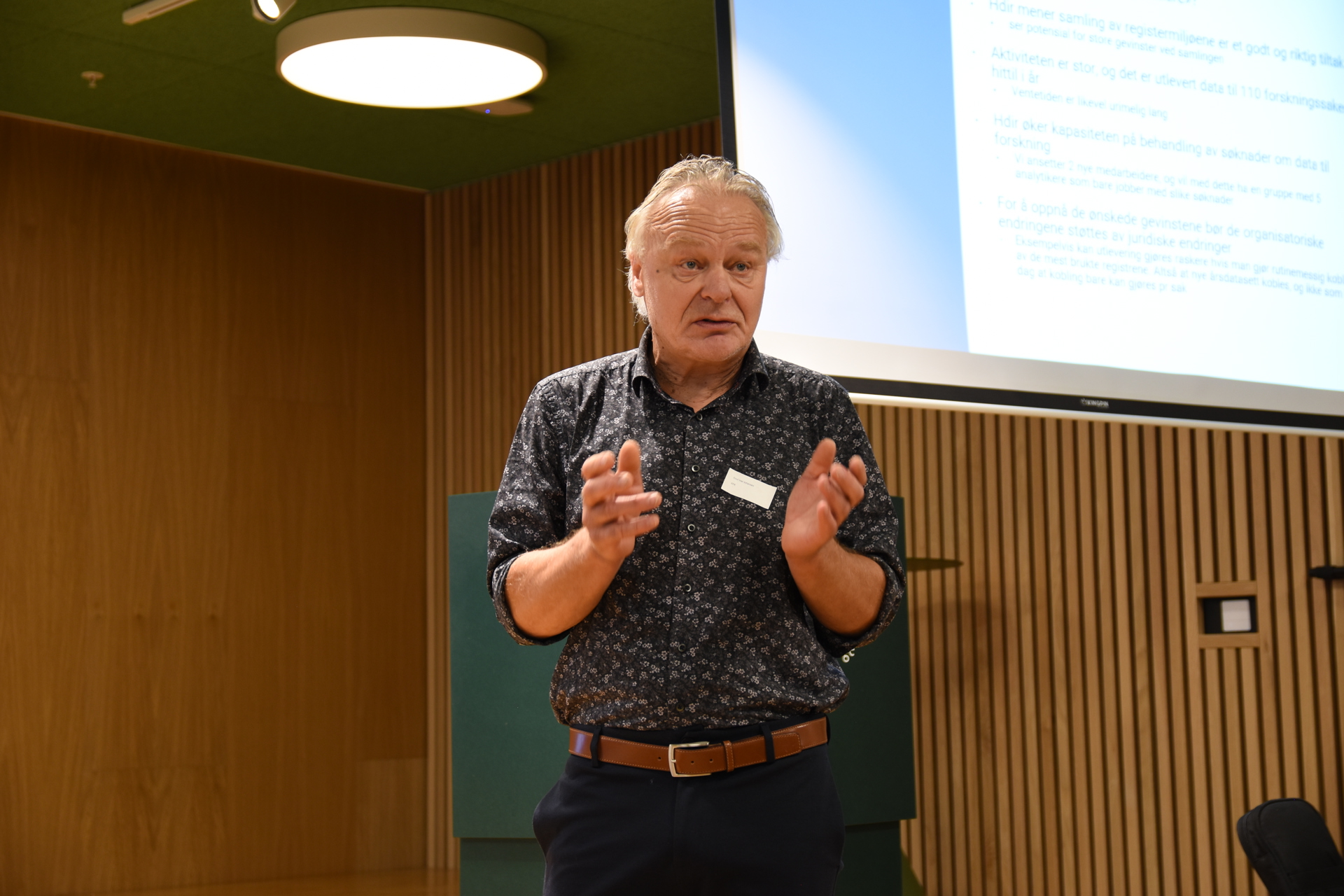 Mann foreleser. Knut Ivar Johansen foto lisbeth nilsen