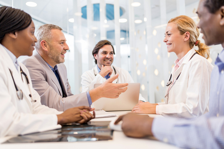 Leger diskuterer. Foto: istockphoto.com