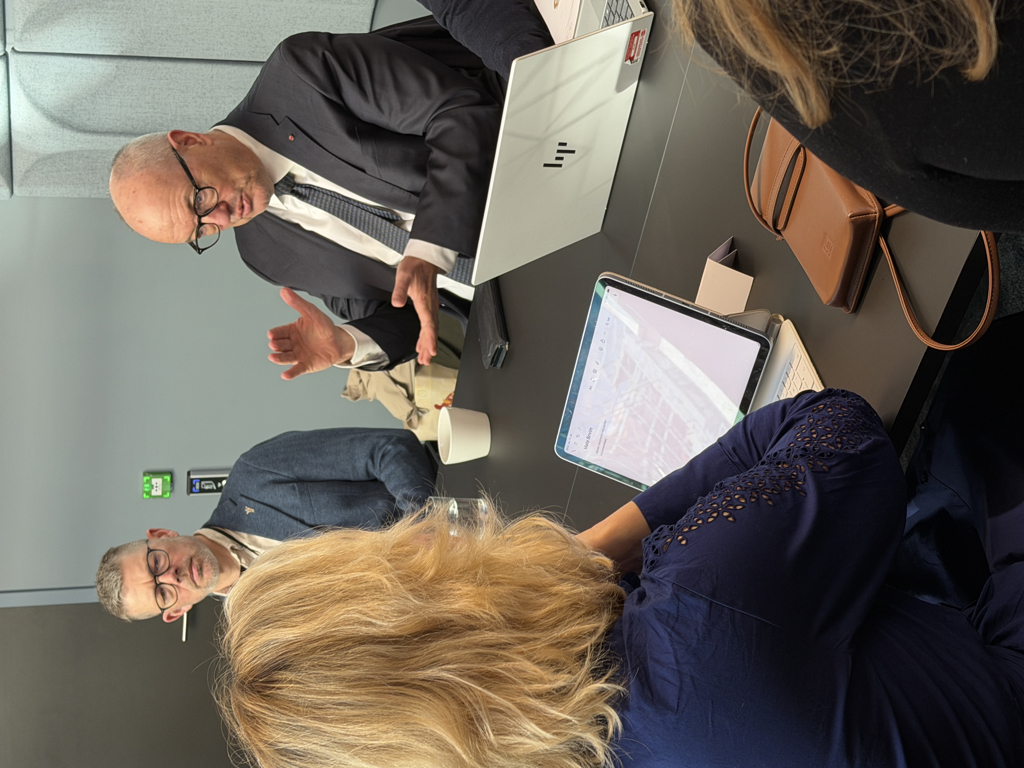 Gunnar Bovim, leder av Helsereformutvalget, møtte sentralstyret i Legeforeningen 29. april. En rekke temaer ble diskutert, fra halvannenlinje tjenester, utvikling av fastlegeordningen til kapasitet i sykehus. Foto: Legeforeningen/Elin Lothe Haga. 