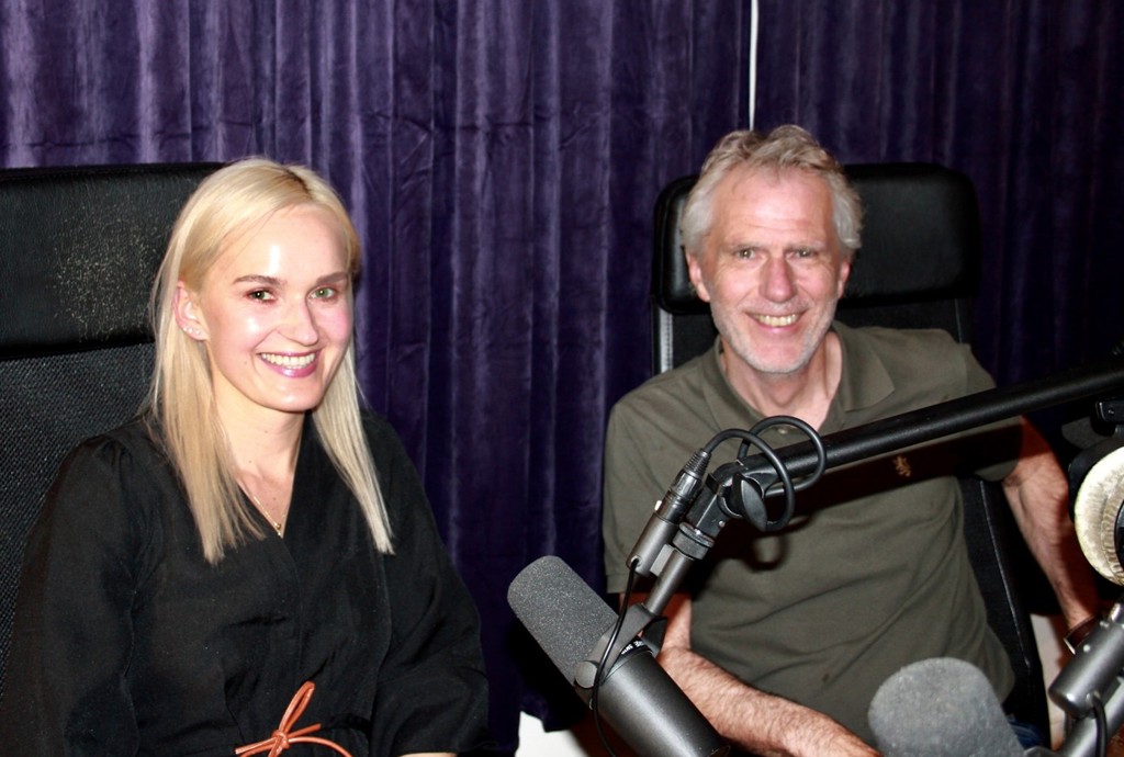 Her er Ieva Ratke, leder for Utvalg for samfunnspsykiatri og Lars Lien, leder i Npf i studio. Tema for episoden: Samfunnspsykiatri. Foto: Anne Kristine Bergem