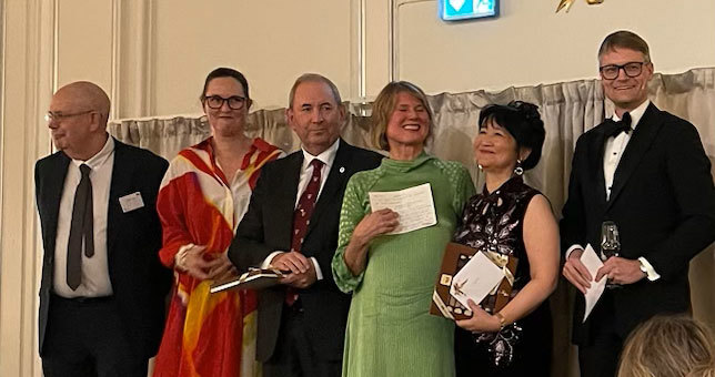 Jubileumskomiteen fra vestre: Rolf Bie, Ingvild Lobmaier, Lars A Akslen (jubileumskomitesleder), Elin Mortensen (DNPs leder), Ying Chen og Eystein Hoddevik. 