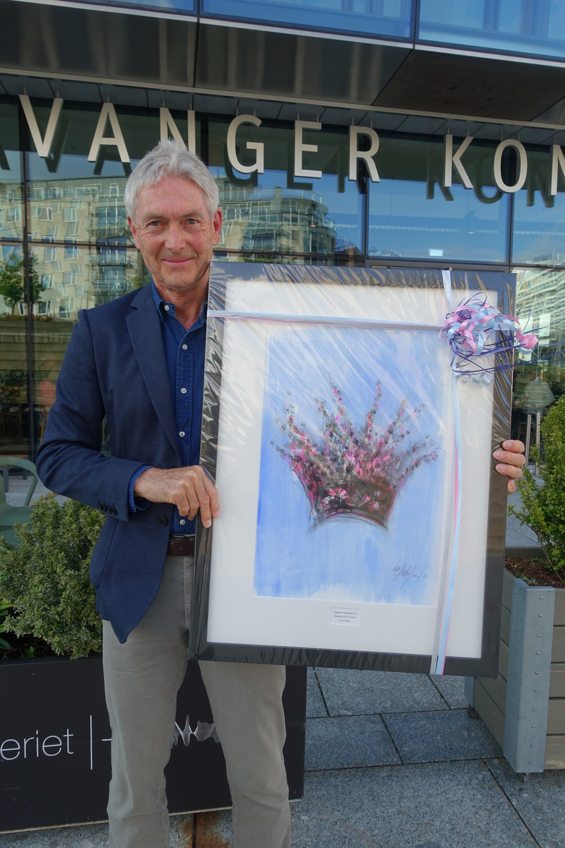 Æresprisvinner 2024 Jon Sundal, foto: Heidunn S. Nordtveit. Hans Petter Torvik fikk æresprisen i 2021, Kari Ersland i 2022 og Ivar Halvorsen i 2023.
