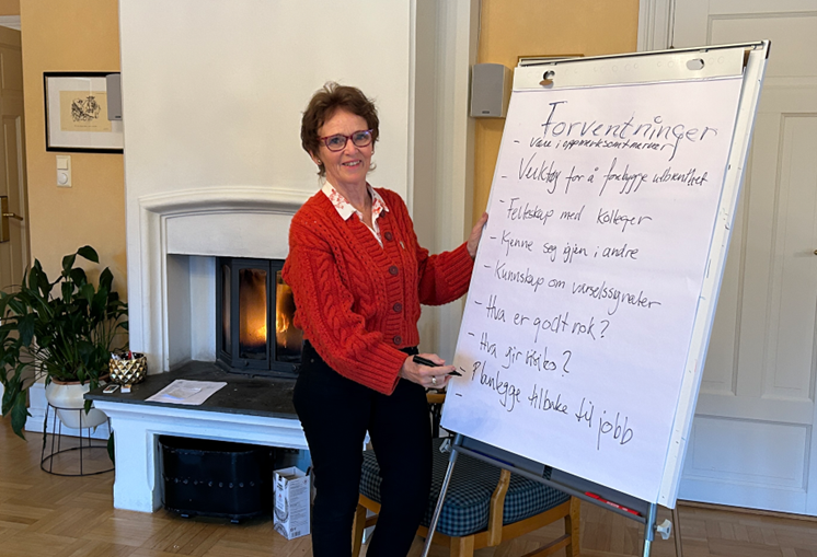 Undervisningen handler om viktige temaer og holdes av erfarne kursholdere. Her ved psykiater Ingunn Amble. Foto: Legeforeningen