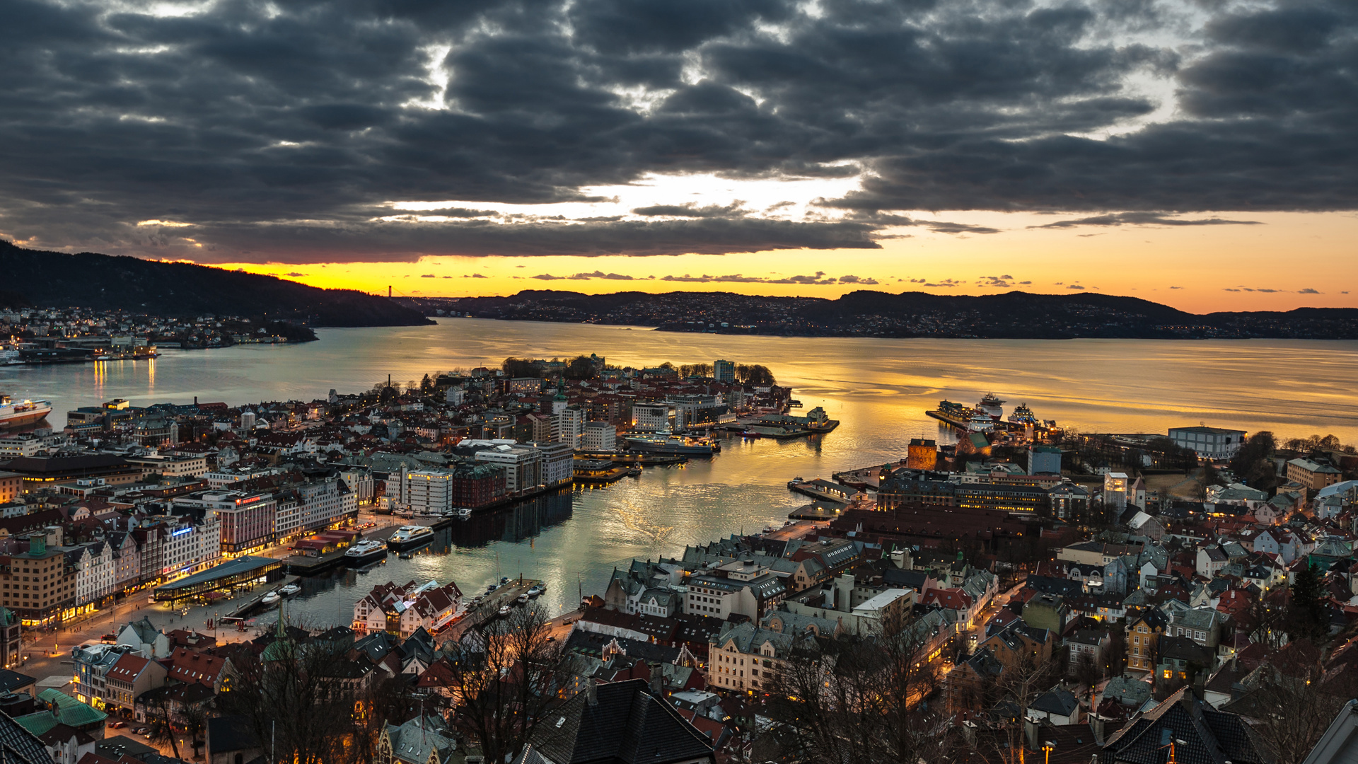 Bergen i solnedgang. Foto: Buckley/mostphotos