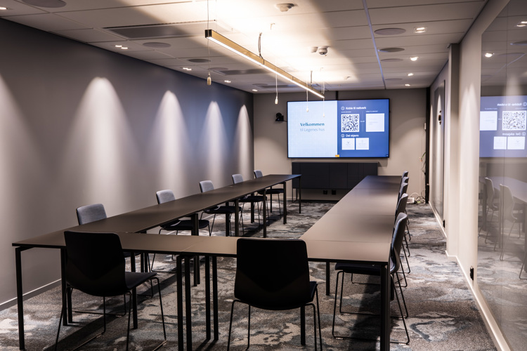 Hestesko på møterom Isachsen